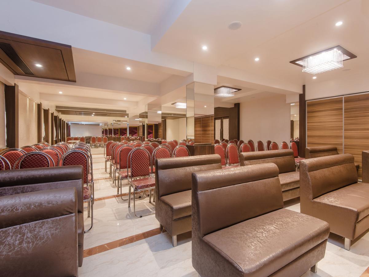 Oyo 13089 Hotel Gold Crest Navi Mumbai Zewnętrze zdjęcie